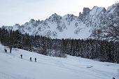 02-salendo al Rif. Bagozza con vista sul Cimon della Bagozza e Mengol